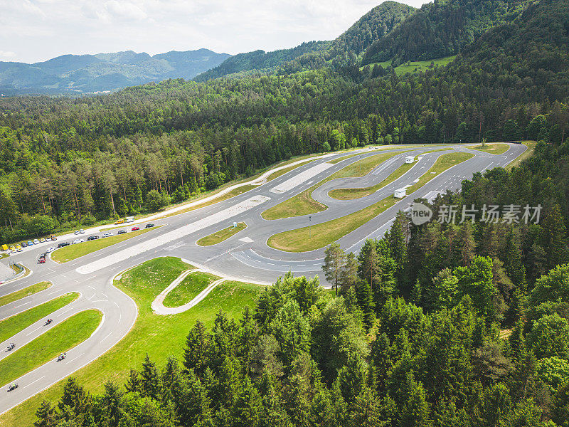 为安全驾驶而设的驾驶课程及郊野赛道的鸟瞰图