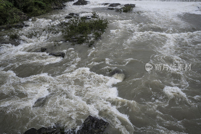 水电站大坝泄洪流量