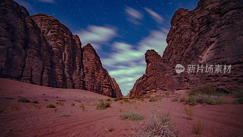 塔布克北部沙漠景观夜景