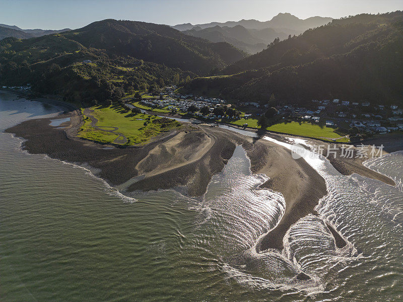 新西兰北岛的新西兰海岸线鸟瞰图