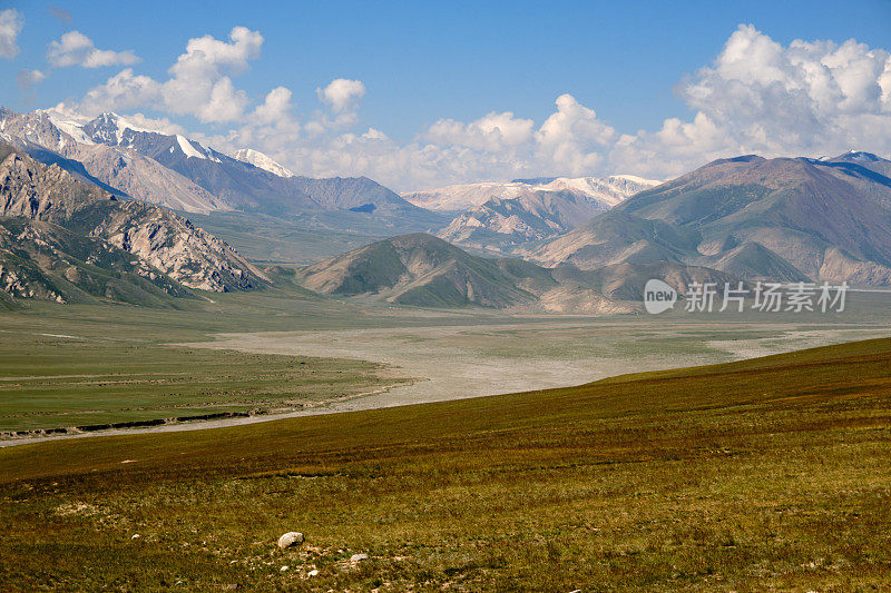 卡拉赛河在山区的河床