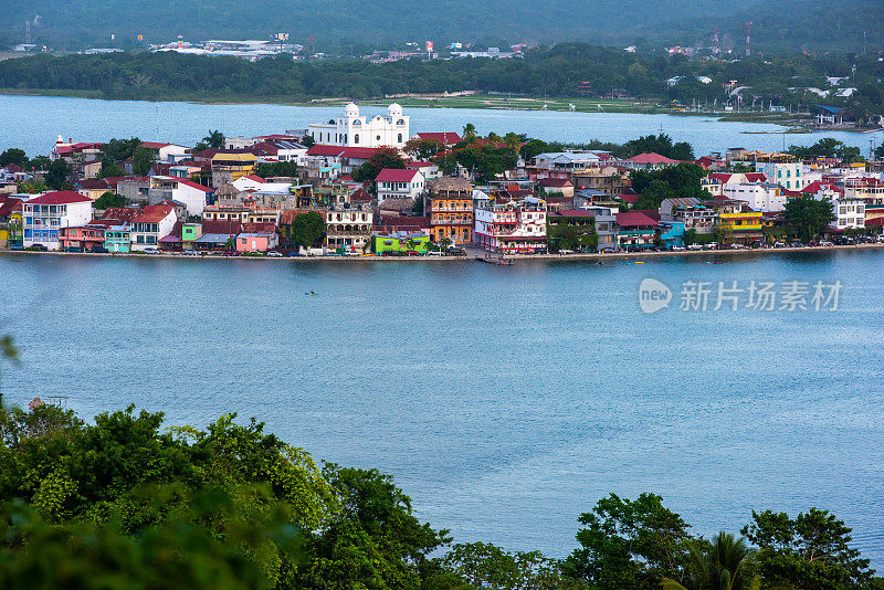 弗洛雷斯岛全景，佩滕湖