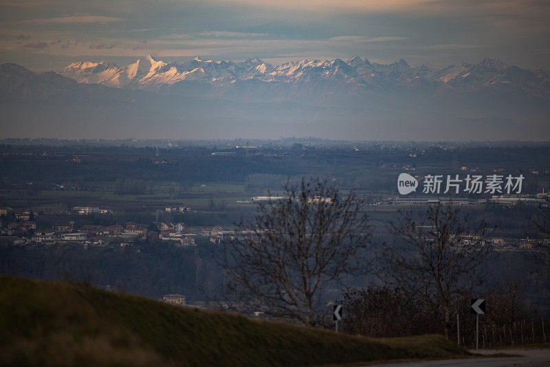 典型的朗河意大利乡村