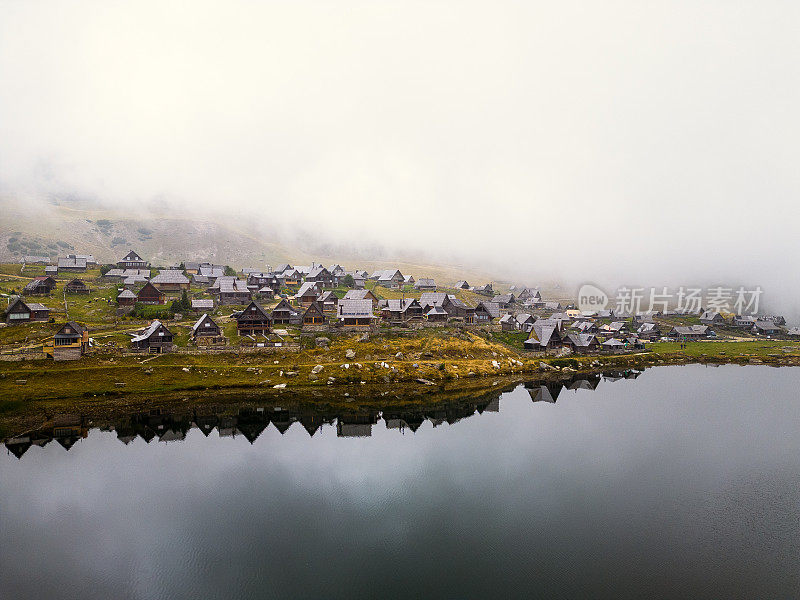 俯瞰山湖