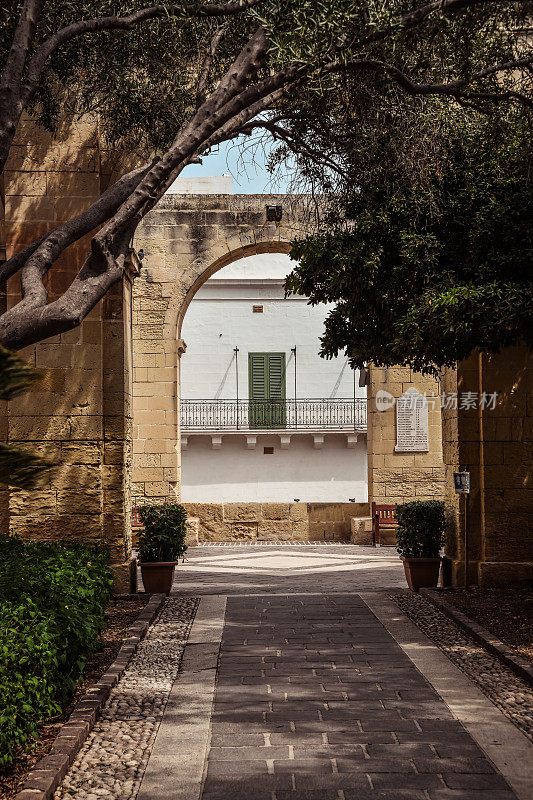 马耳他瓦莱塔上Barrakka花园的拱门入口
