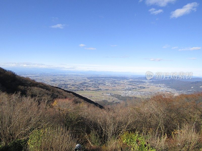 日本。11月。筑波山顶的全景。