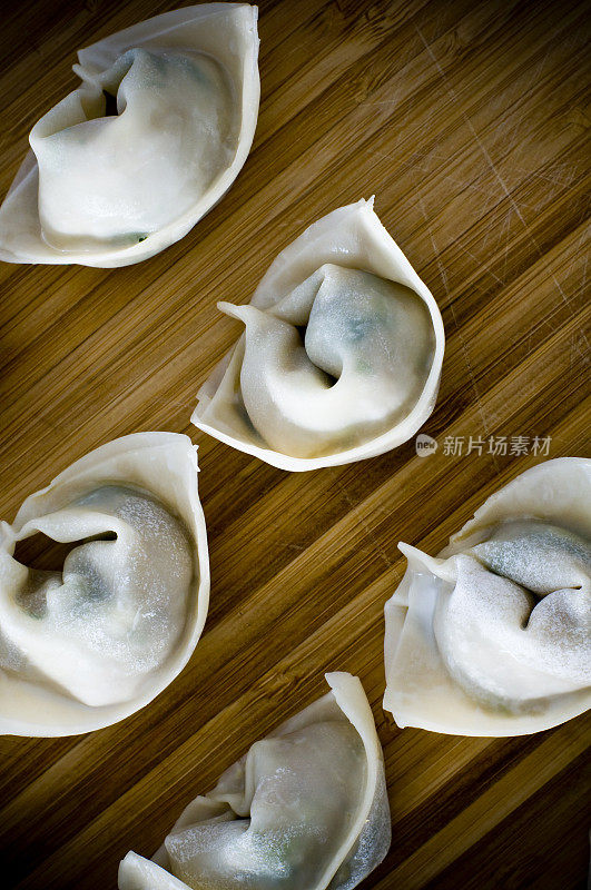 亚洲鲜虾馄饨