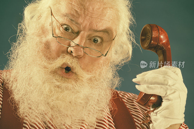 真实的圣诞老人在电话里的照片