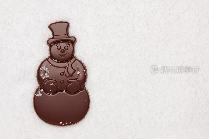 雪花上的巧克力雪人