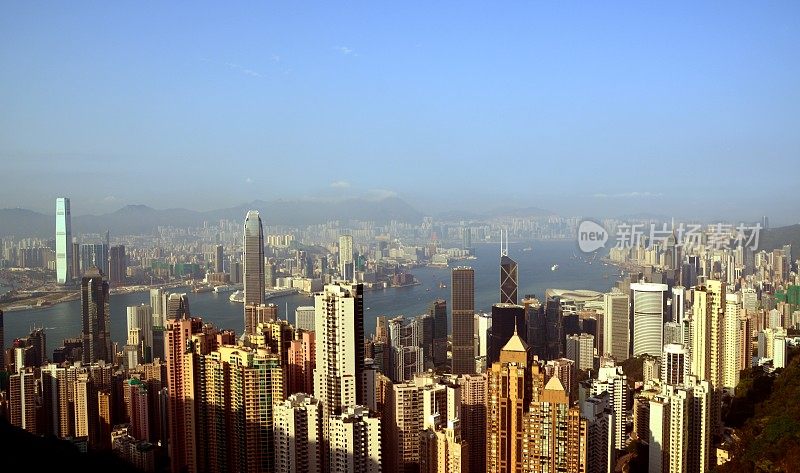 维多利亚港山顶的香港城市景观