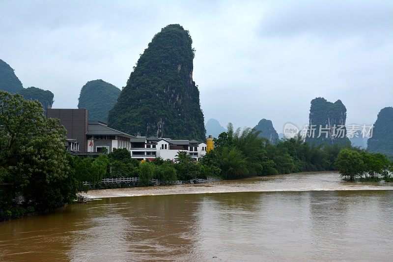 中国阳朔遇龙河与喀斯特景观