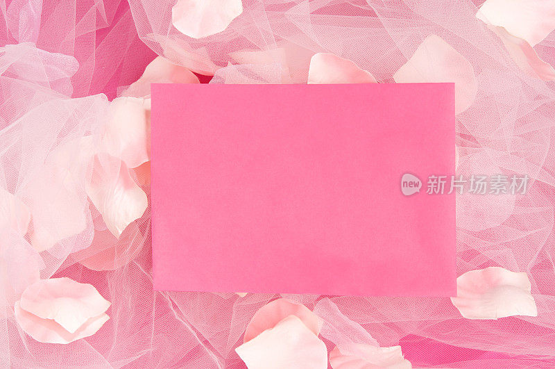 情人节背景与空白的粉红色卡片和薄纱