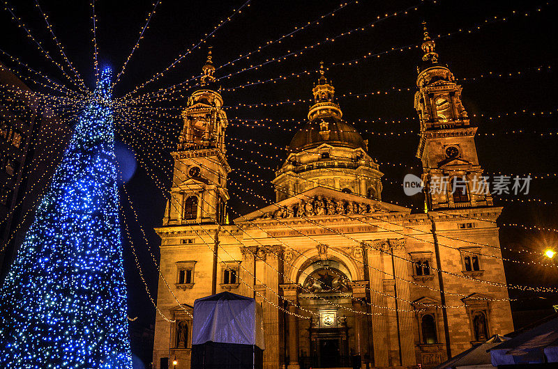 布达佩斯圣斯蒂芬斯大教堂的圣诞之夜