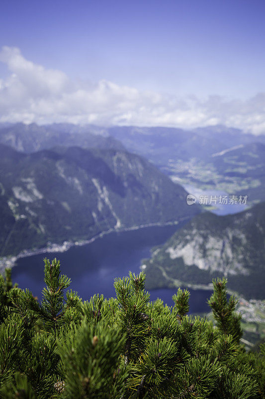 山湖全景(前景聚焦)