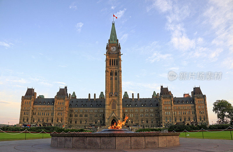渥太华议会大厦和百年圣火