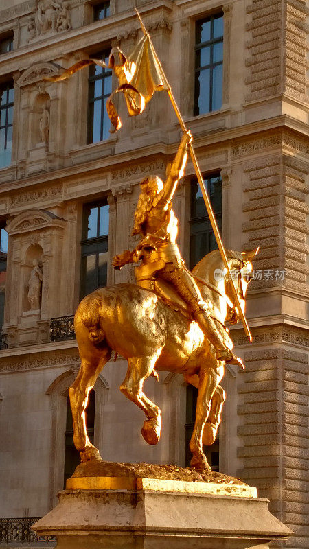 法国巴黎的圣女贞德雕像