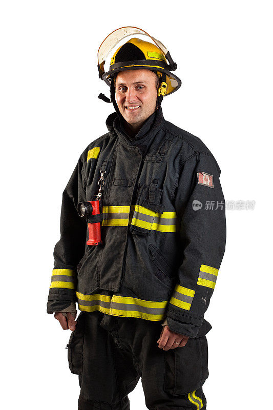 消防队员穿着防护服的照片。