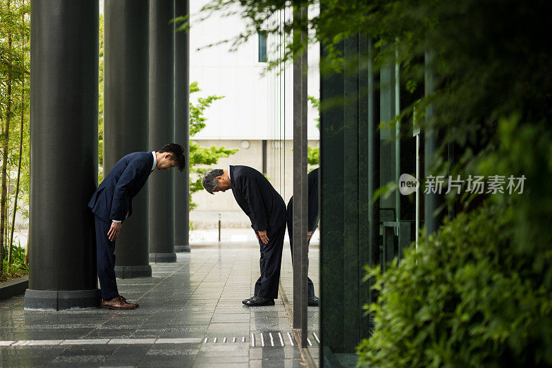 传统的日本商务问候