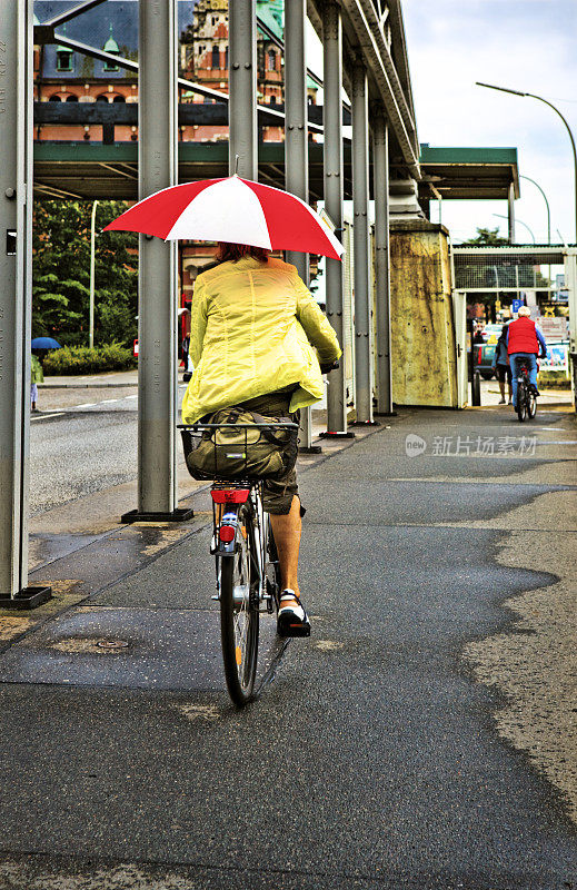 雨中骑行