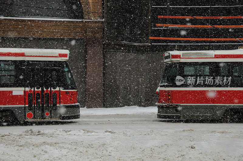 有轨电车在暴风雪