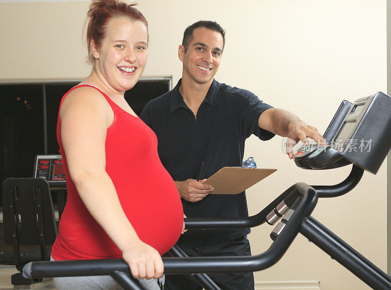 健身房-怀孕教练