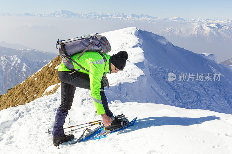 徒步旅行者被雪鞋