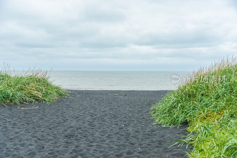 冰岛的黑海滩