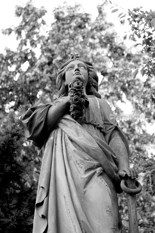 墓园的天使雕像
