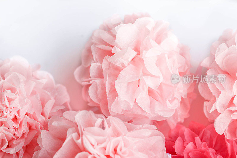 粉红色的棉纸绒球背景