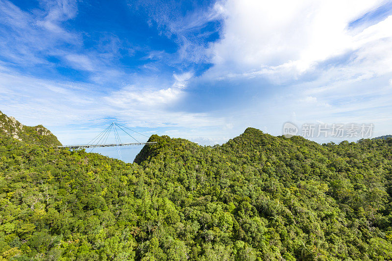马来西亚兰卡威岛巨大的步行风景桥