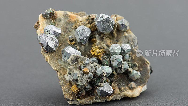 方铅矿的矿物晶体