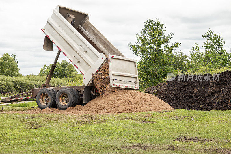 土堆化粪池系统安装-沙子和污垢