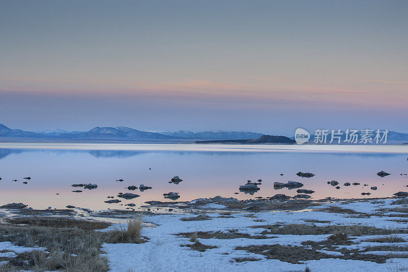 加州莫诺湖南凝灰岩