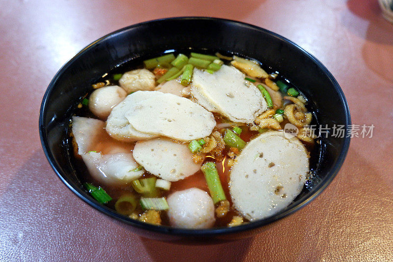 正宗的泰式鱼丸馄饨蔬菜汤面(颜大佛)