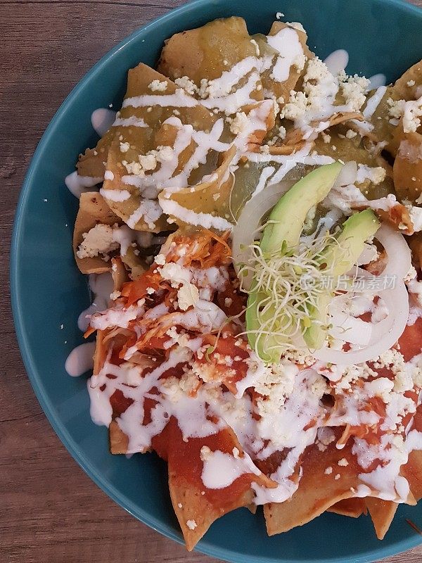 鸡肉和番茄酱玉米饼(chilaquiles)