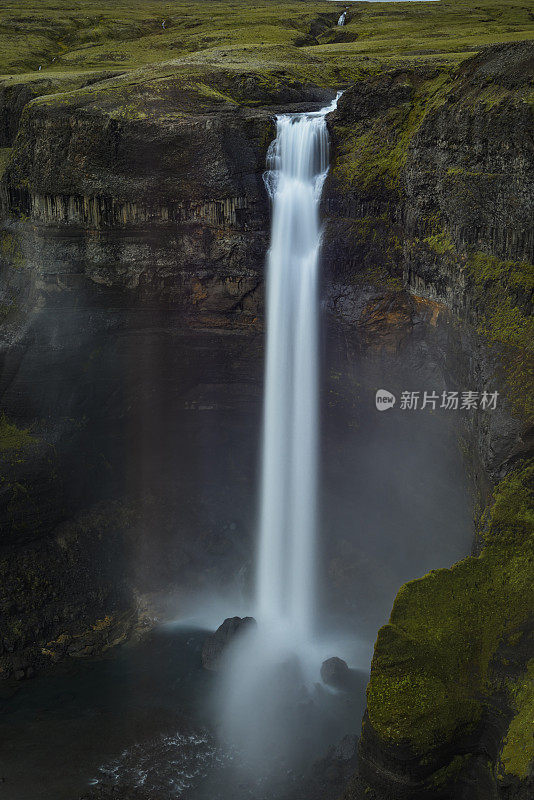 从冰岛福萨河眺望海夫斯瀑布