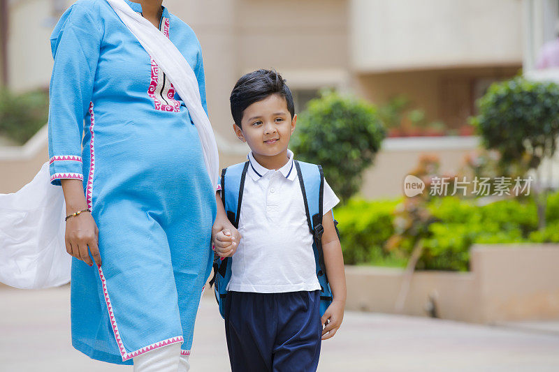 从学校回家的照片