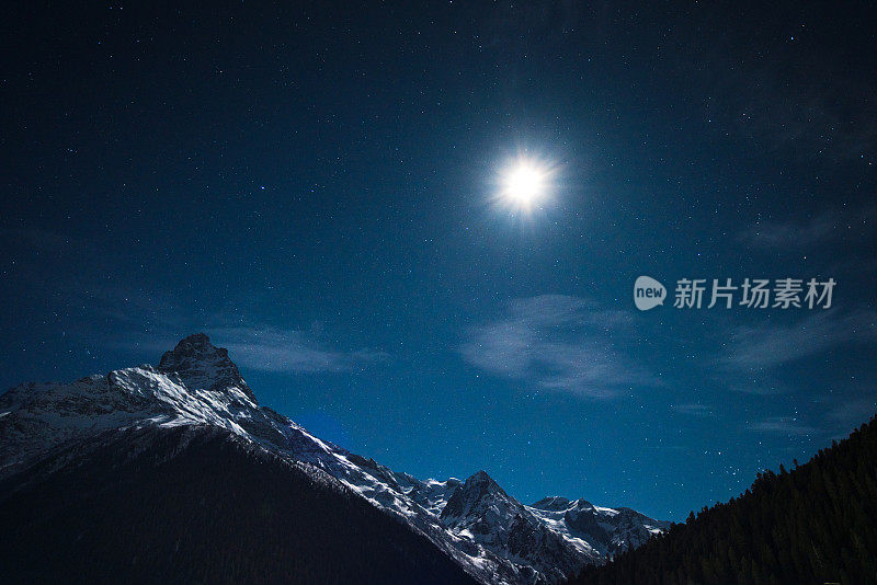 高山上空的夜空