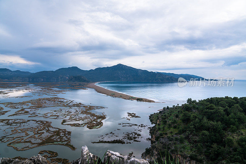 伊豆祖海滩和大延河三角洲