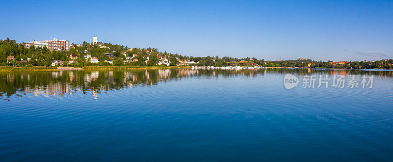 从索伦图纳湖上看到的别墅区域，斯德哥尔摩，瑞典