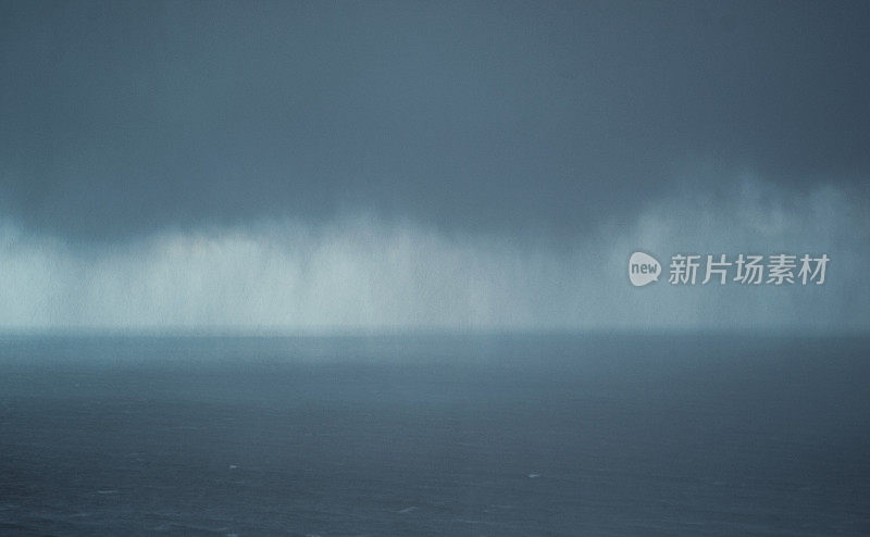 海上有暴雨