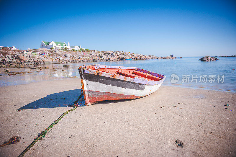 南非西海岸的一艘渔船。