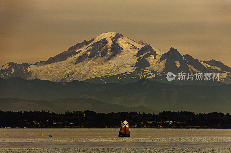 日落时分的贝克山