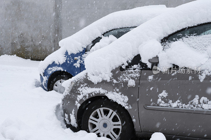 车下的雪