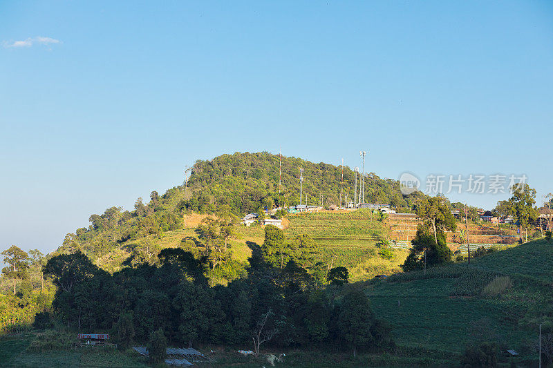 在清迈省的丘陵和山区，用于4g的农田、田野和桅杆