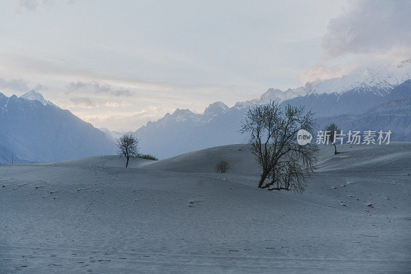风景如画的Katpana沙漠在巴基斯坦北部