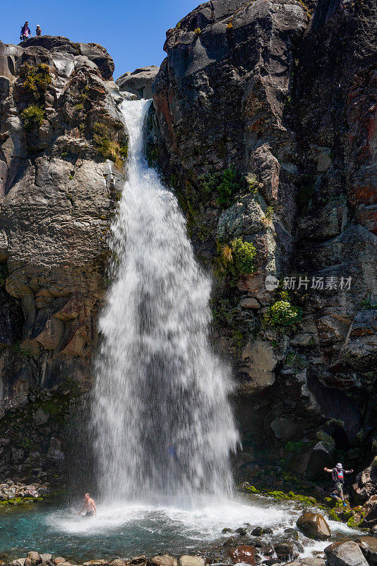 环山轨道风景——汤加里罗国家公园的塔拉纳基瀑布，马纳瓦图-旺加努伊，新西兰