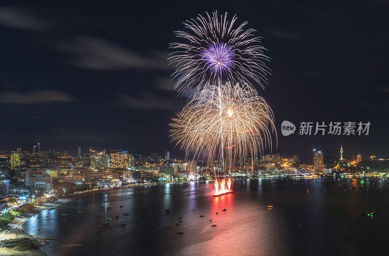 泰国芭堤雅庆祝新年的烟花