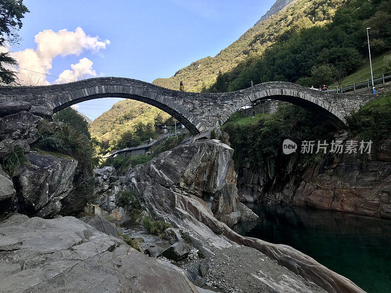 瑞士-康顿提基诺-维尔扎斯卡山谷-拉维特佐村