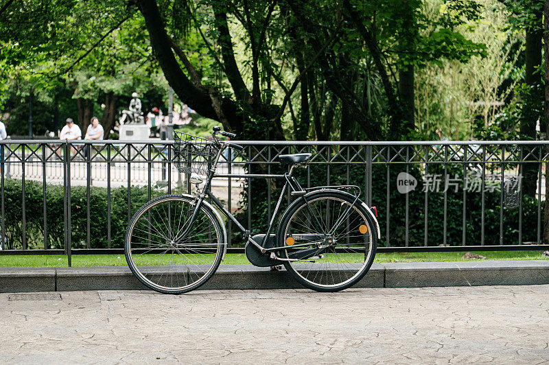 公园里的自行车